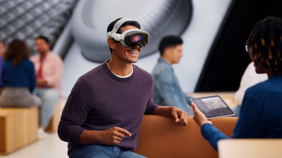 Новая версия Apple Vision Pro появится не раньше 2028 года — Марк Гурман
