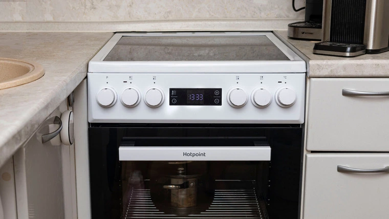 Обзор электрической плиты Hotpoint HSV5MF2HW