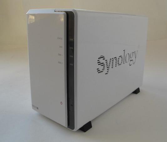 Обзор сетевого хранилища данных Synology DS216j