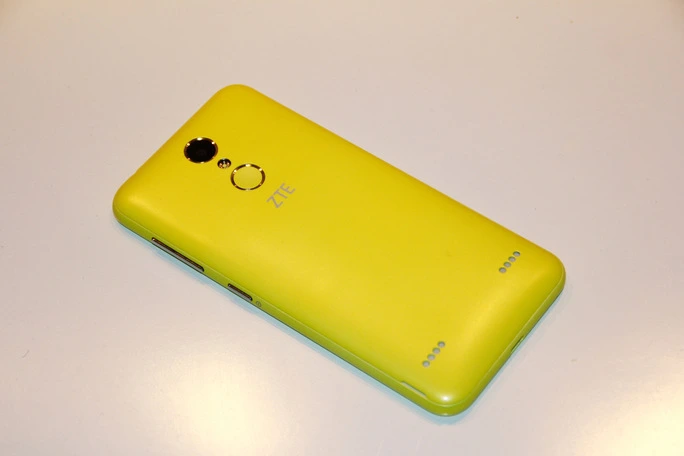 ZTE Blade X5. Селфифон за смешные деньги.