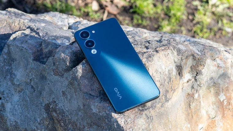 Обзор Vivo Y04 — красивый и прочный смартфон с ярким фонариком