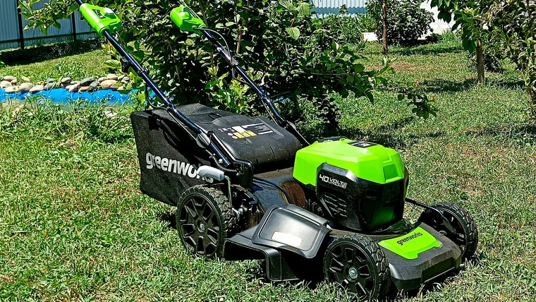 Обзор самоходной аккумуляторной газонокосилки Greenworks GD40LM46SP — косим с удовольствием