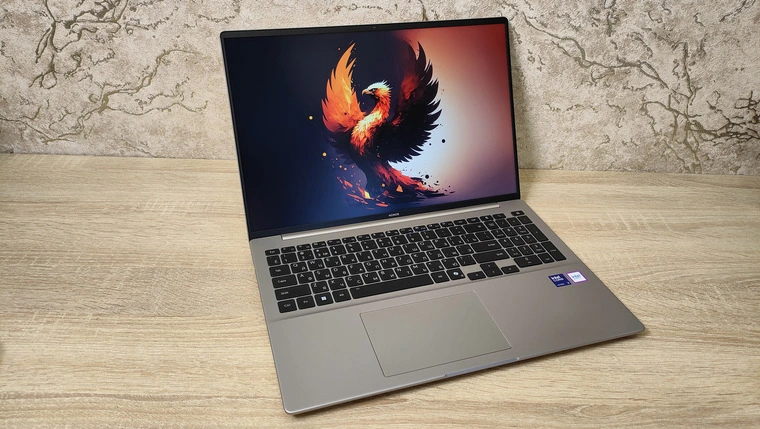 Обзор 16" ноутбука HONOR MagicBook 16 2026 — металл, десятичасовое кино и экран на все деньги