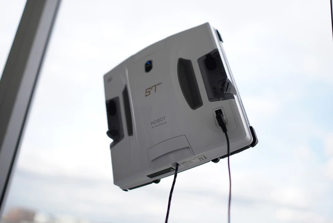 Обзор мойщика окон Hobot S7 Pro — революция в мытье окон 2025 года