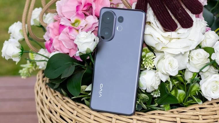 Обзор смартфона Vivo V60 — закруглённый подводник с чипсетом нового поколения