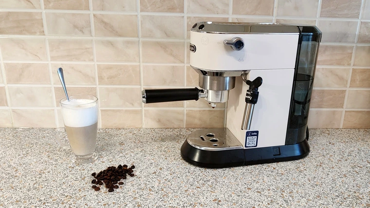 Обзор рожковой кофеварки DeLonghi EC 685.W Dedica — сам себе бариста