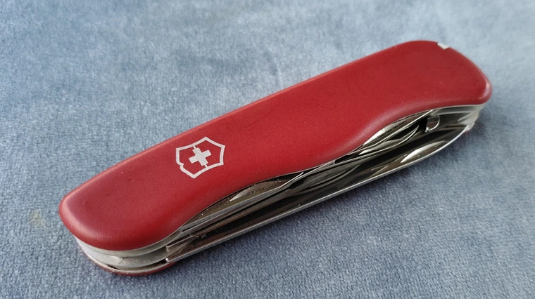 Обзор швейцарского ножа Victorinox Outrider (0.8513) — дорого, богато
