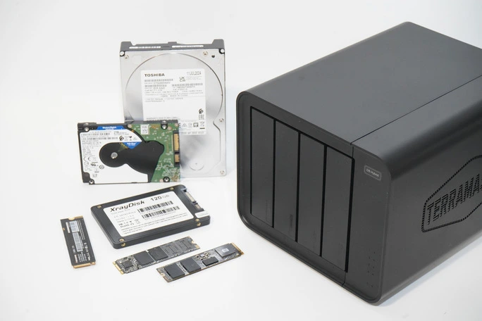 Обзор дискового хранилища TerraMaster D8 Hybrid (DAS 4 HDD + 4 SSD)