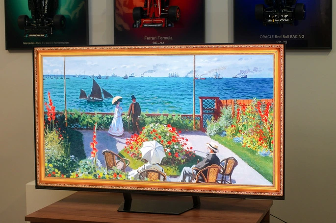 Обзор телевизора Hisense 55UR8S c RGB Mini-LED подсветкой