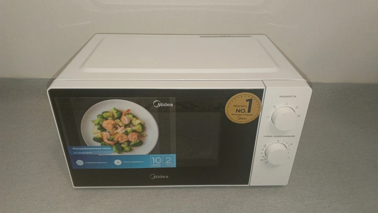 Обзор микроволновой печи Midea MM720ARB-W в белом цвете