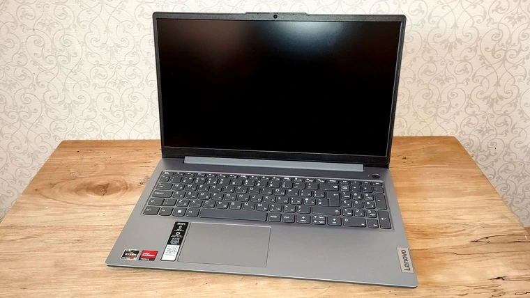 Обзор 15.6" ноутбука Lenovo IdeaPad Slim 3 15AMN8