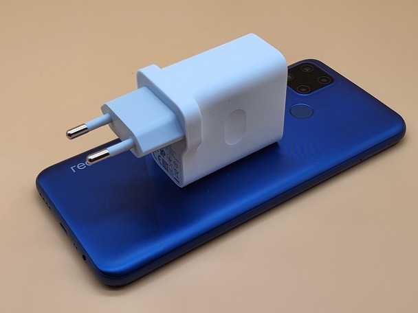 Обзор бюджетного смартфона realme C2