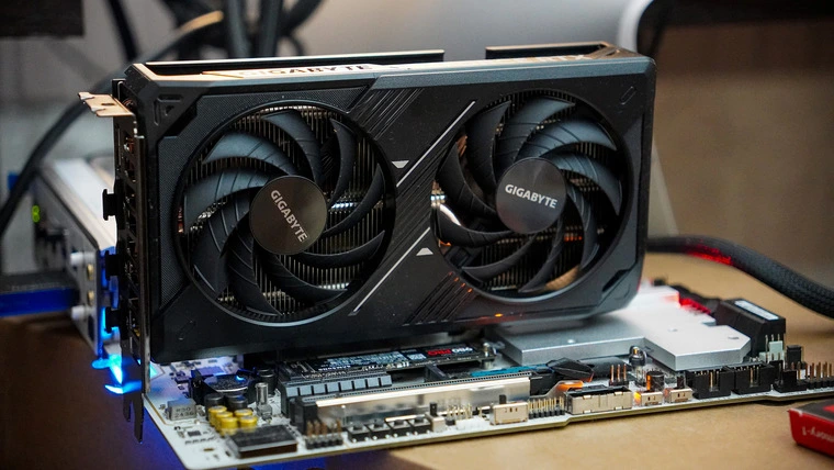 Обзор GIGABYTE GeForce RTX 5060 WINDFORCE MAX OC V2 — компактная карта для Quad HD