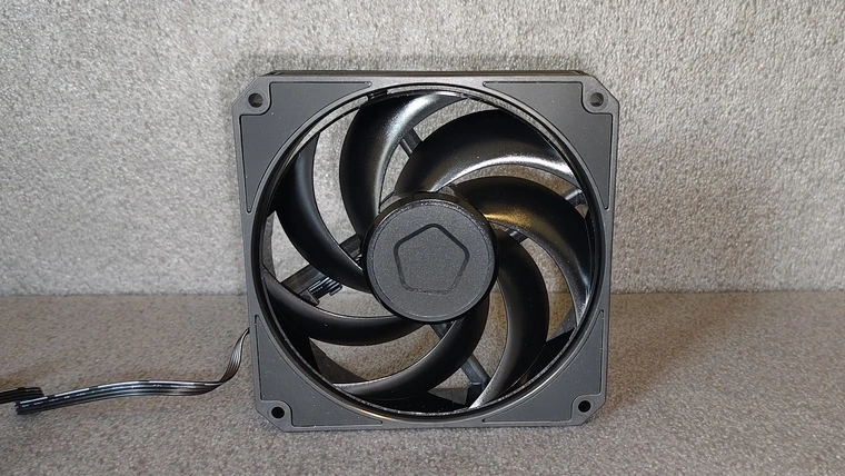 Обзор корпусного вентилятора ID-Cooling AM-120-K