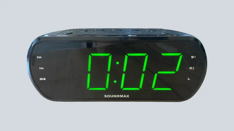 Обзор радиобудильника Soundmax SM-1562U