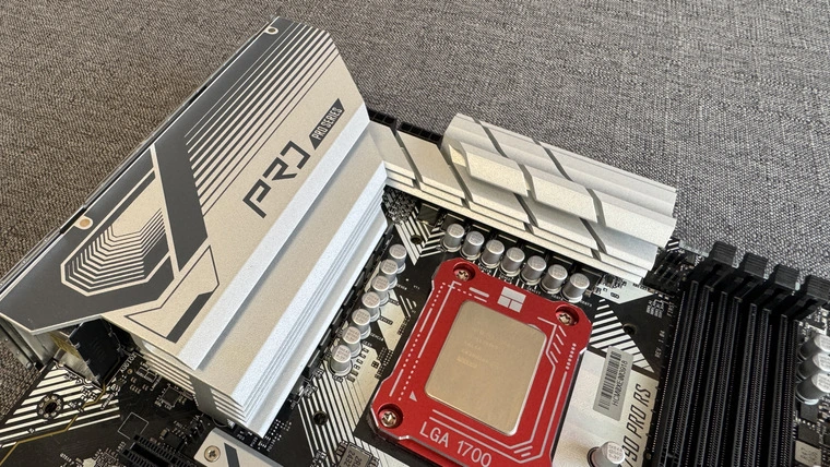 Обзор материнской платы ASRock Z790 Pro RS