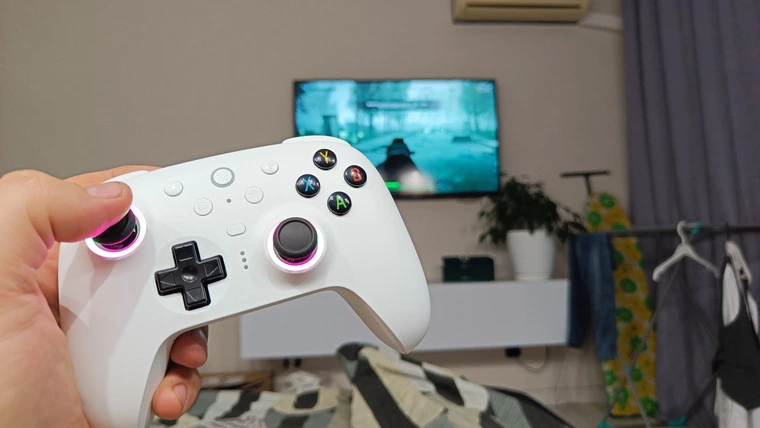 Обзор удобного беспроводного геймпада 8BitDo Ultimate 2 с зарядной станцией и необычными стиками