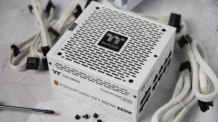 Thermaltake представляет белые блоки питания Toughpower GF1 Snow — TT Premium Edition