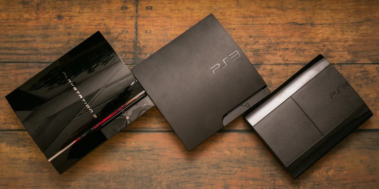 Слева направо: PS3 Fat, PS3 Slim, PS3 SuperSlim