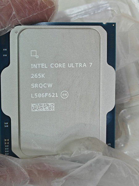 Грязные Intel Core Ultra 7 265K OEM прямо из коробки в ДНС — Процессор ...