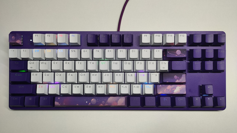 カナ、赤紫 Обзор клавиатуры Red Square Keyrox TKL Purple Haze | Клавиатуры