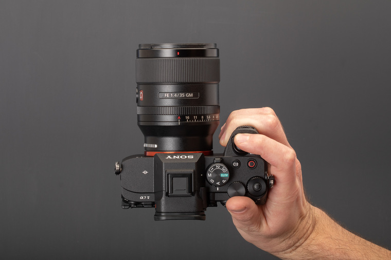 ⚡DPReview сравнил новую камеру Sony a7 V с Canon EOS R6 III