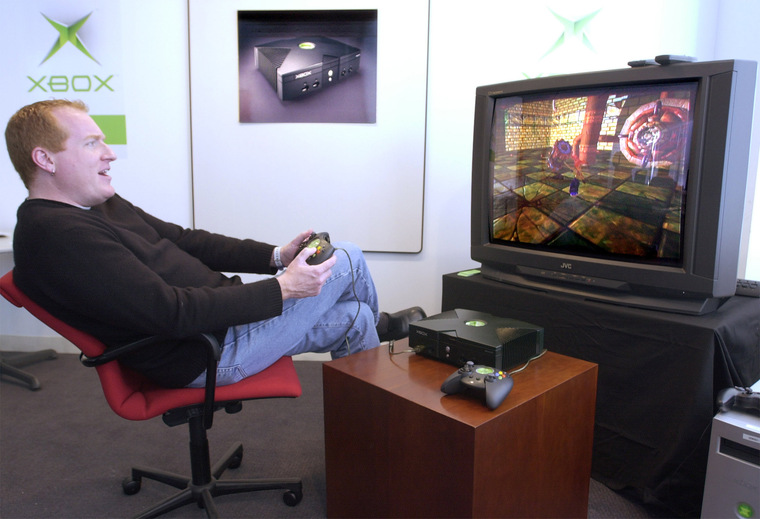 Блэкли играет в новую игру для Xbox
