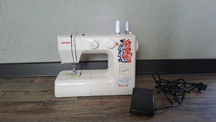 Обзор швейной машинки Janome Ami 15 от новичка в швейном деле