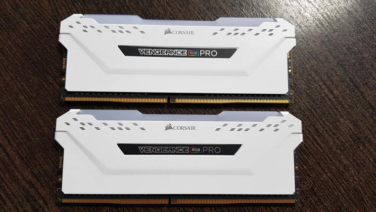 Обзор оперативной памяти Corsair Vengeance RGB PRO [CMW16GX4M2C3200C16W] 16 ГБ «Мышь белая»