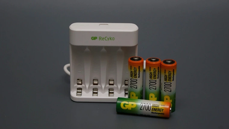 Обзор зарядного устройства GP PowerBank U411 (+4 аккумулятора АА 2700мАч)