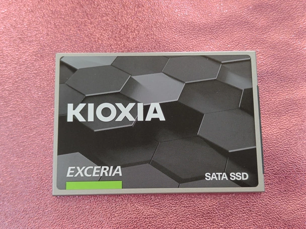 Обзор доступного 480 GB SATA-3 SSD накопителя KIOXIA EXCERIA Z480