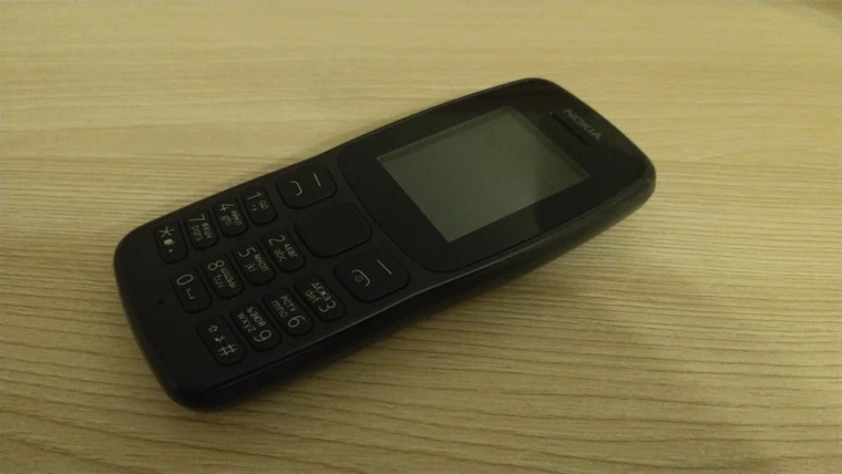 Обзор сотового телефона Nokia 106 2018 серый