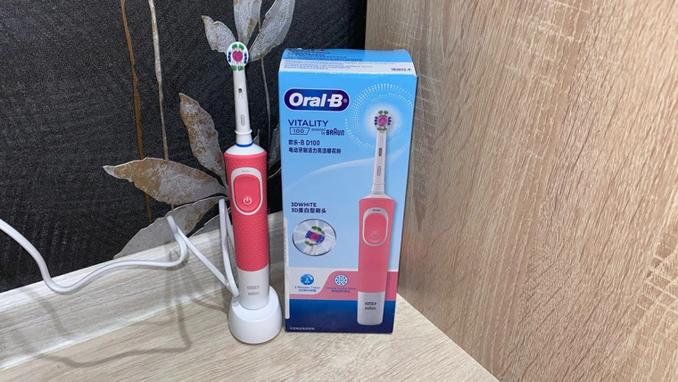 Обзор электрической зубной щетки Braun Oral-B Vitality D100.413
