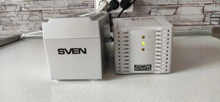 Сравнительный обзор стабилизаторов SVEN VR-F1500 и Powercom TCA-1200