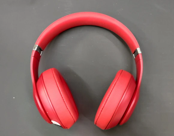 Неоднозначные Beats Studio 3 Wireless (красные)