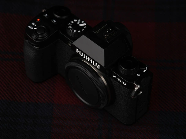 Обзор камеры FUJIFILM X-S10 с китовым объективом 15-45 мм