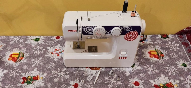 Обзор швейной машины Janome 4400