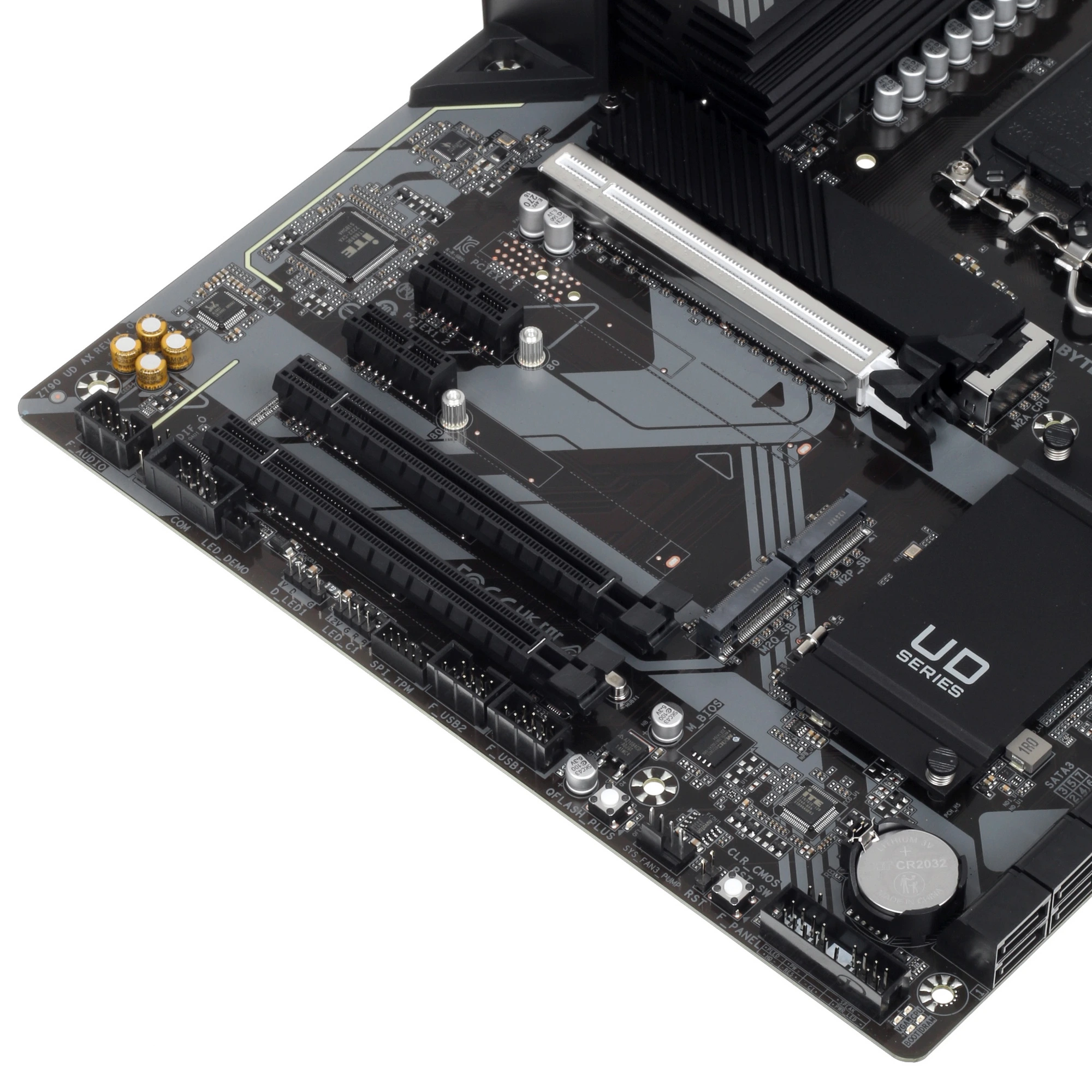 Материнская плата GIGABYTE Z790 UD AX, LGA1700, Intel Z790, 4xDDR5, 6xSATA, 3xM.2, 1xPCIe 5.0 x16, DisplayPort, HDMI, 1x2.5Gb LAN, USB Type-C, 3x3.5 мм, 7.1, ATX, фото5